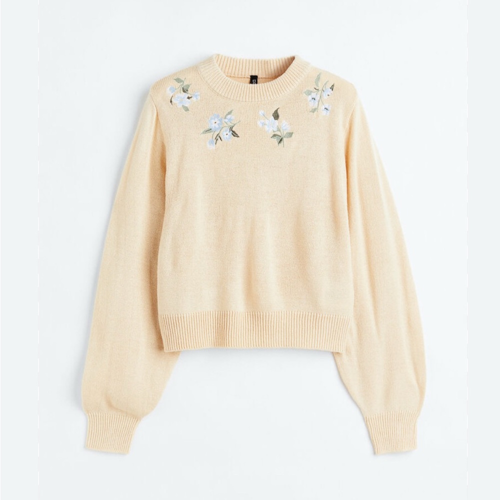 H&M Divided Short Embroidered Sweater Size Small